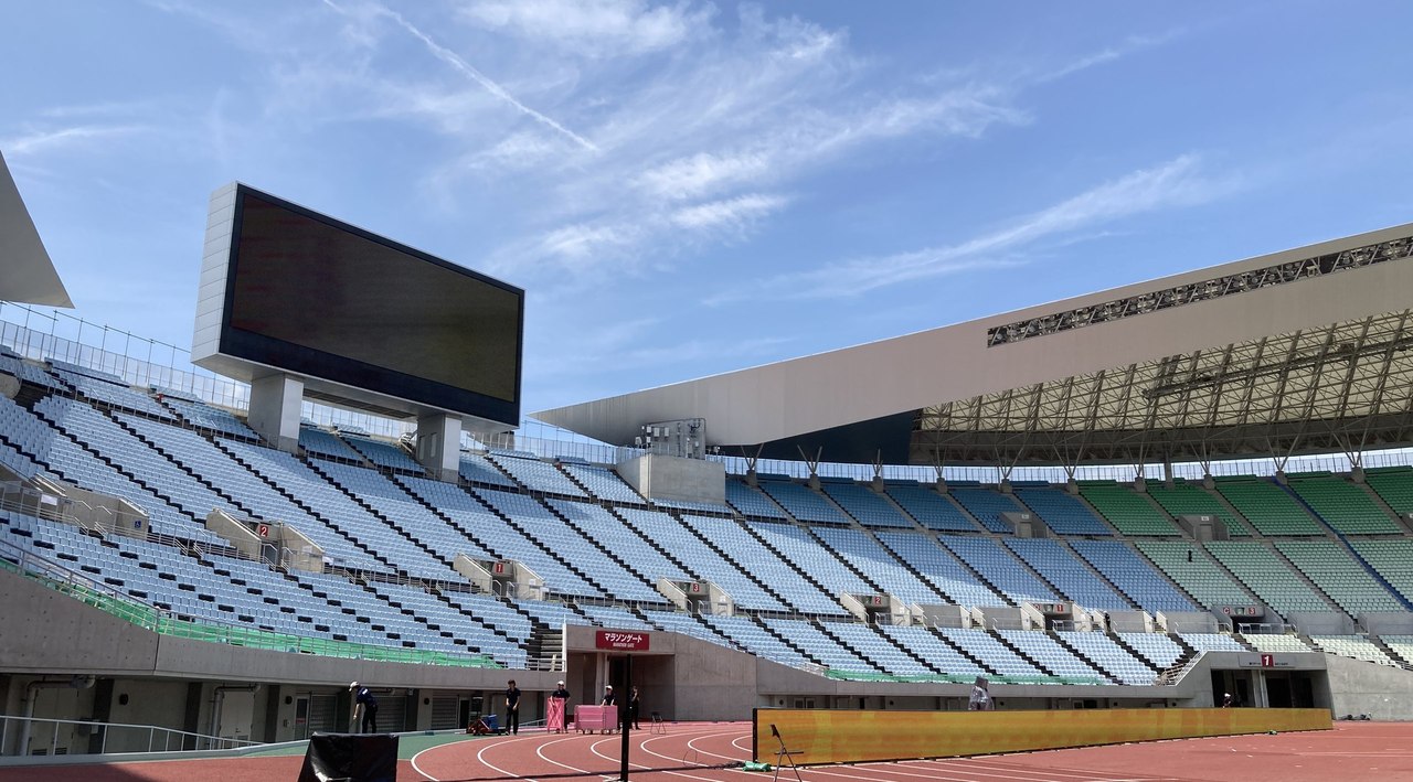 Arena Performer was used in a friendly match that attracted international attention, pitting top club teams from Europe and Japan against each other at one of Japan's largest stadiums.